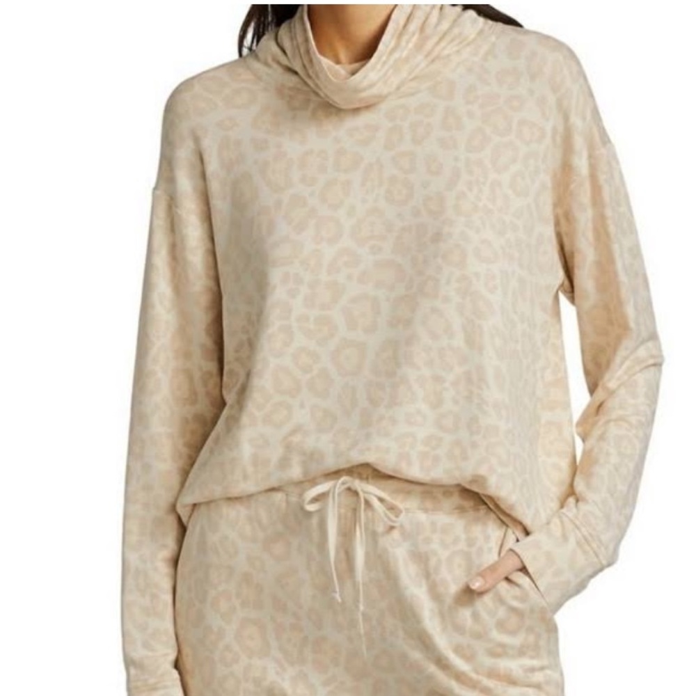 NWT Splendid Animal Print Turtleneck Sweatshirt